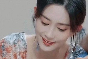 孟子义纯欲风造型盘点：白色吊带与妲己装惊艳